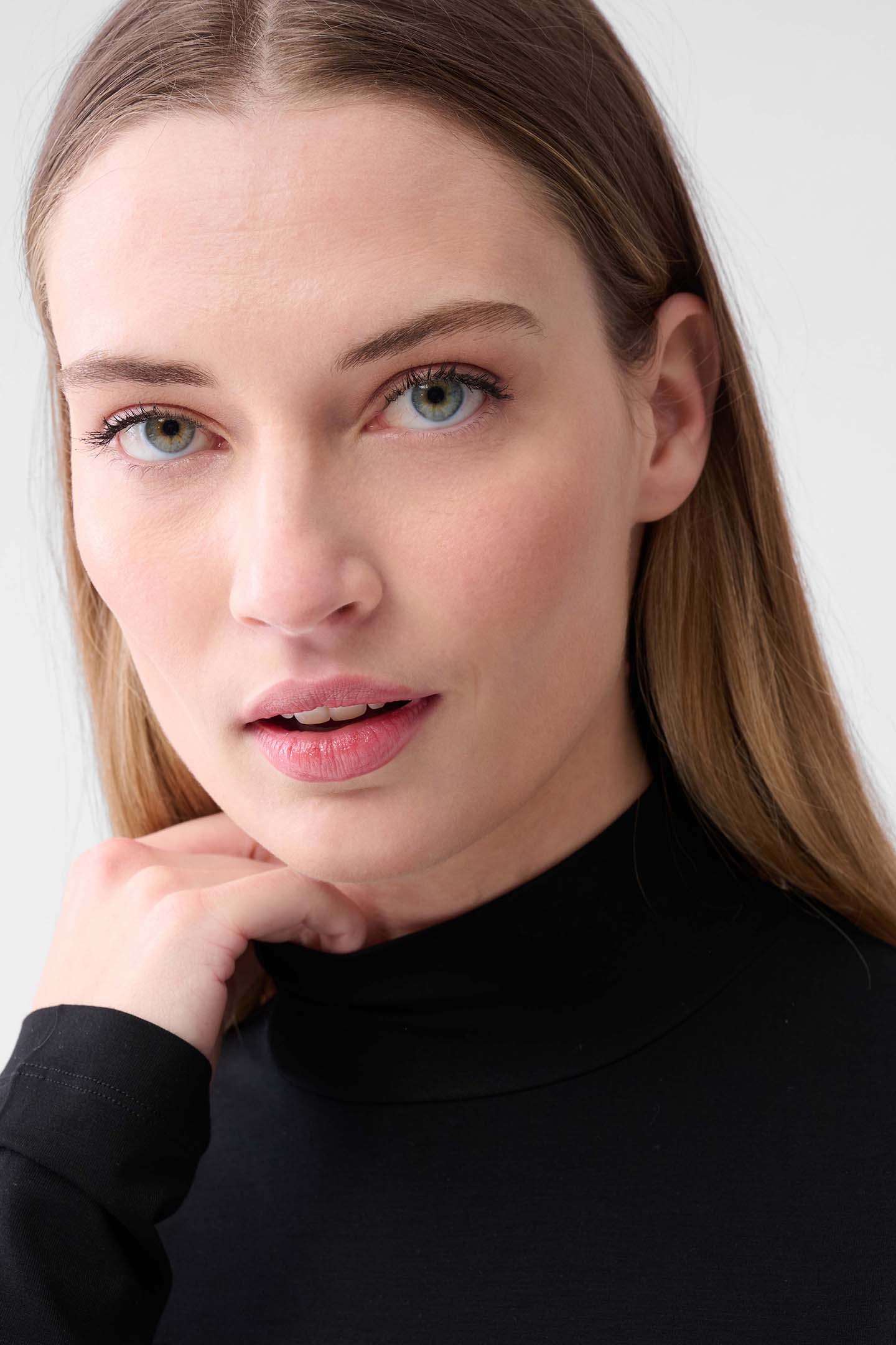 LA-SBBAMBOO TURTLE NECK BLACK 6