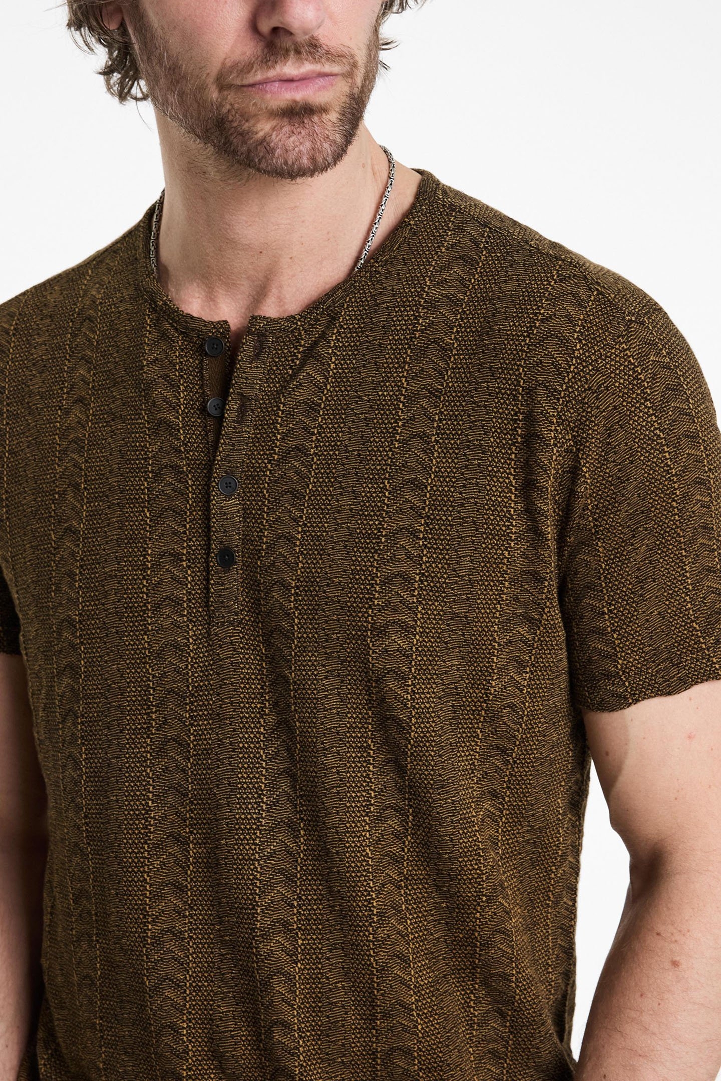 MADOC SS HENLEY IN TEXTURE JACQUARD DARK BROWN 3
