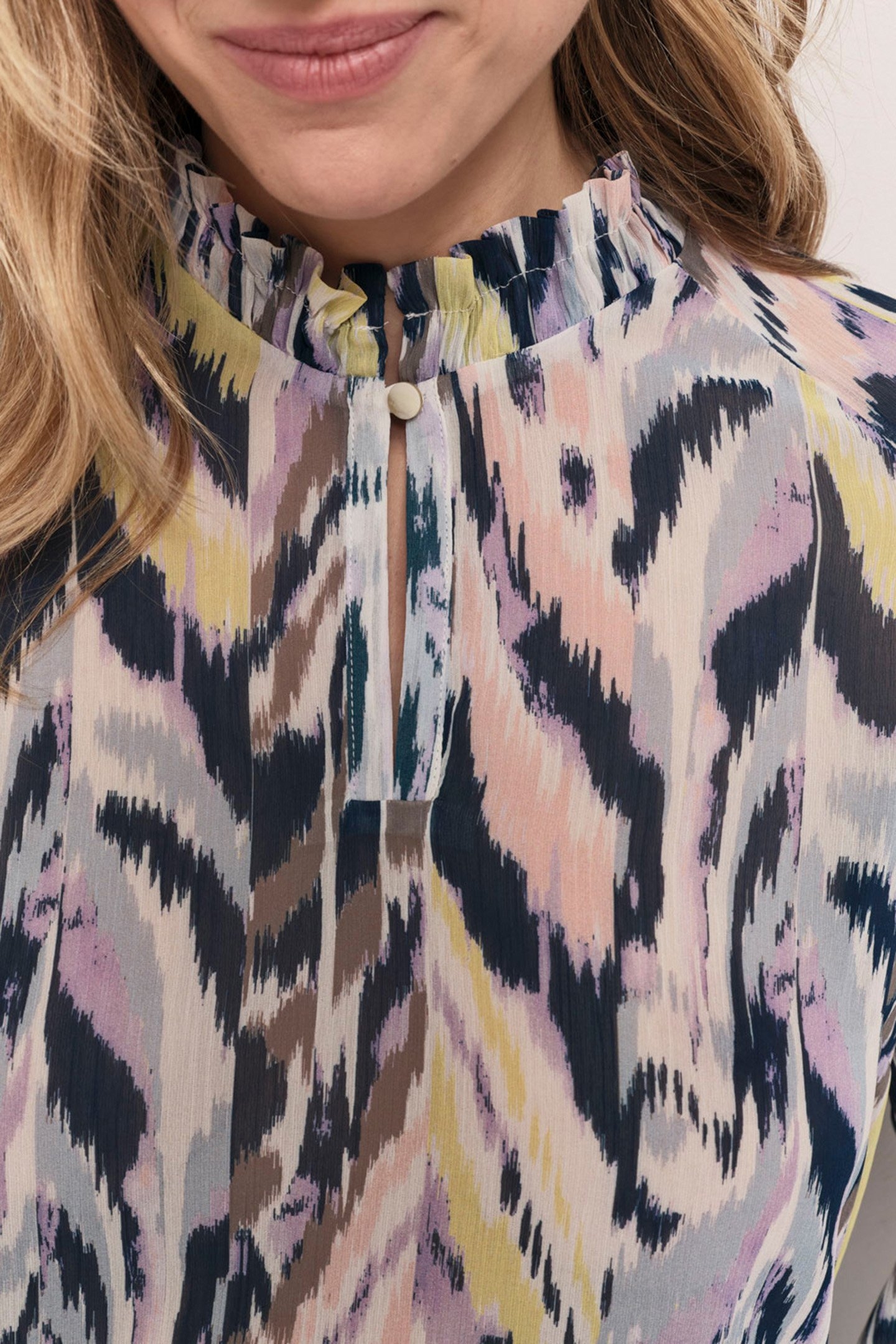 CARTER - ECRU TOP WITH LUMINESCENT IKAT PRINT 6