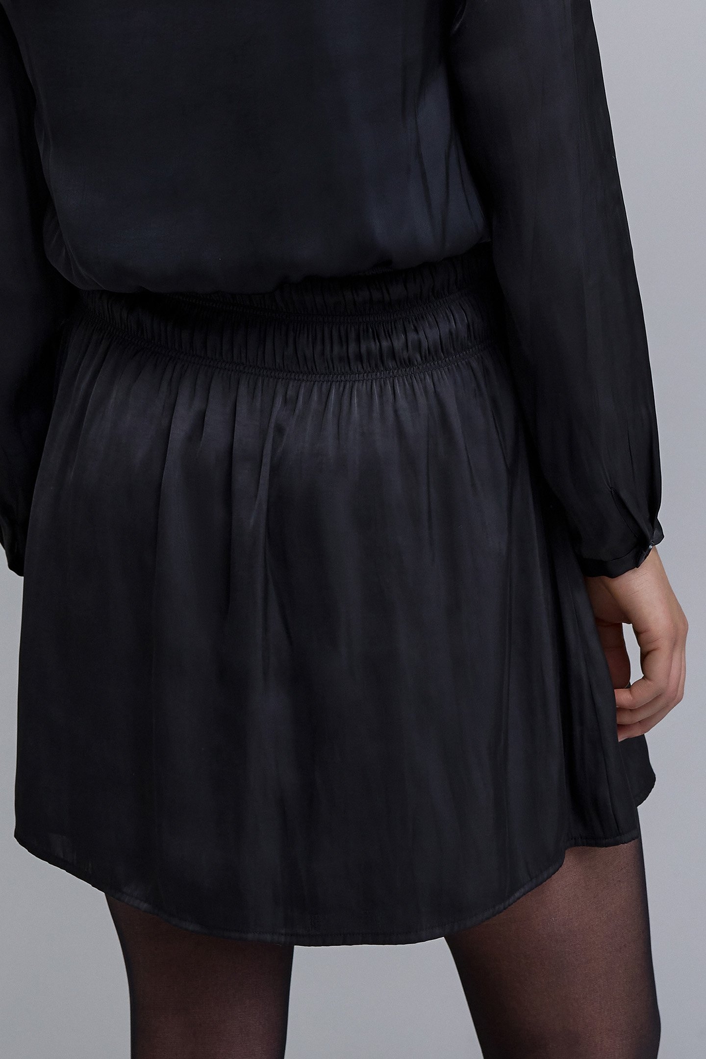 BLACK CRINKLED SMOCKED DRESS 6