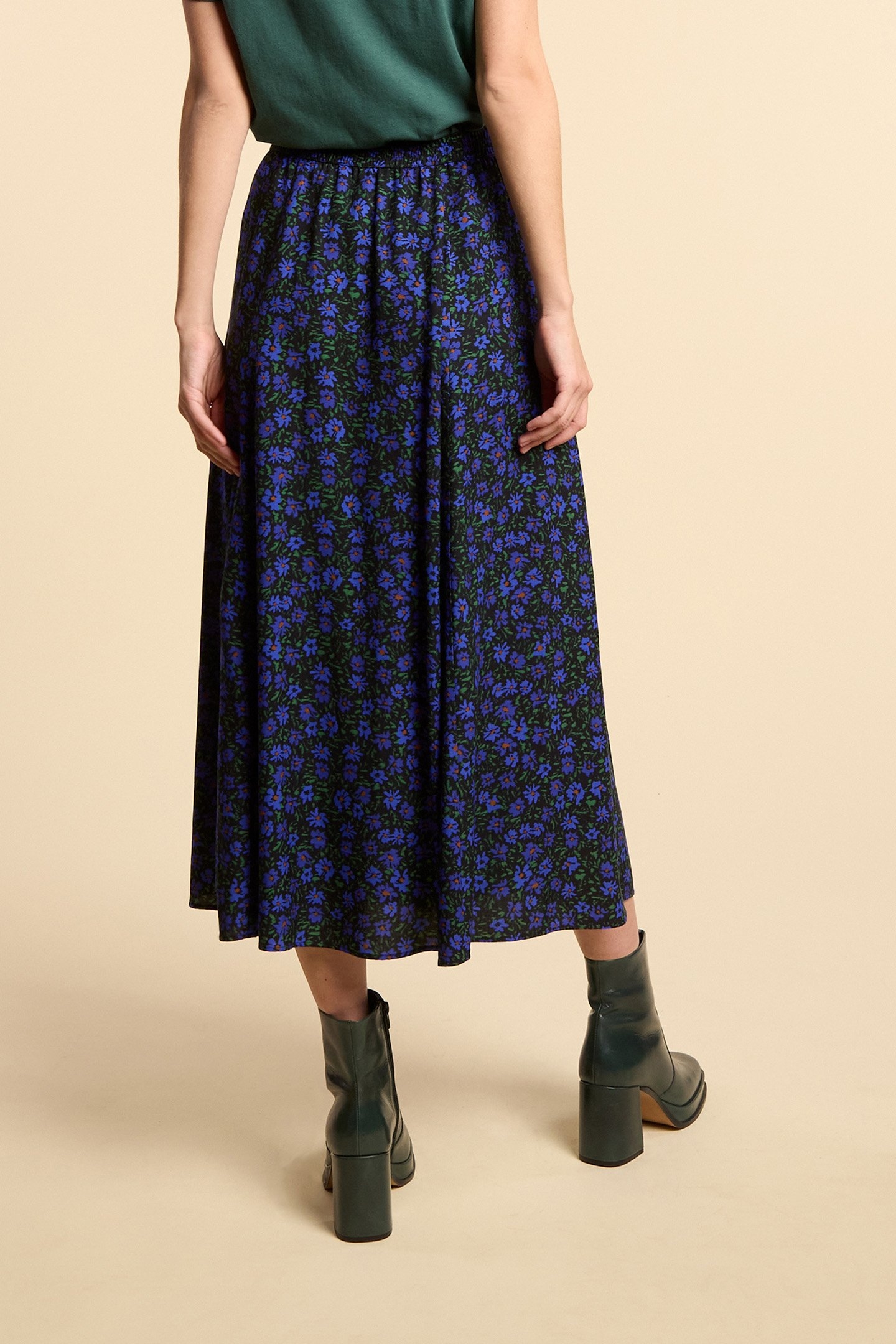 BLACK MIDI SKIRT WITH WINTER FLOWERS PRINT 2