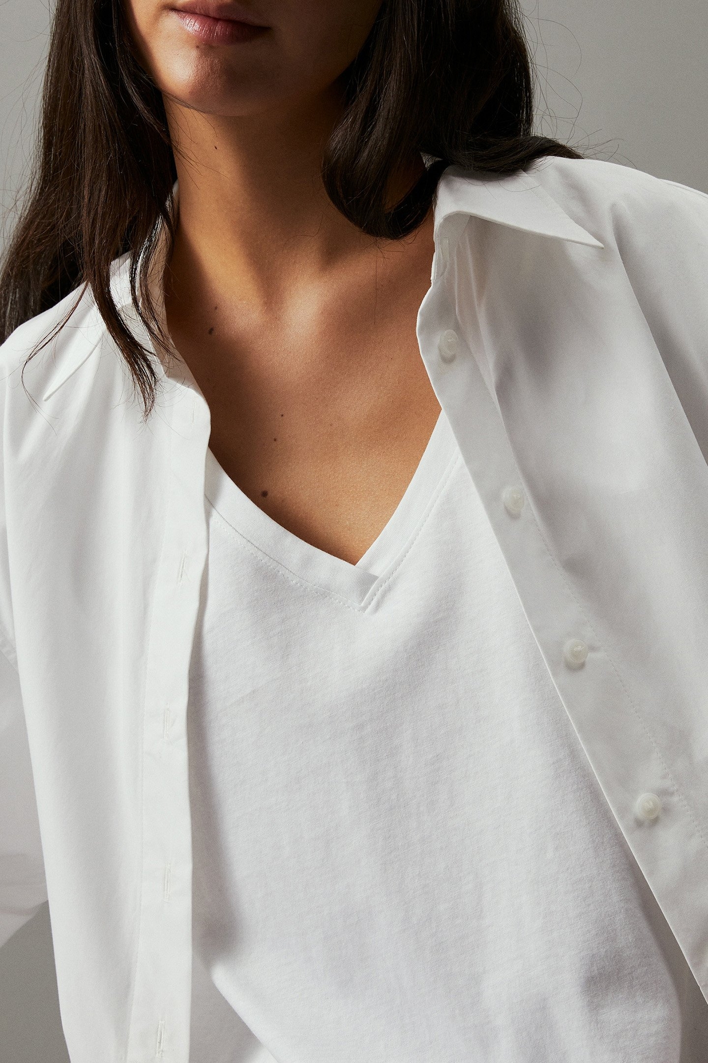 SMOOTH V-NECK T-SHIRT STANDARD FIT WHITE 5