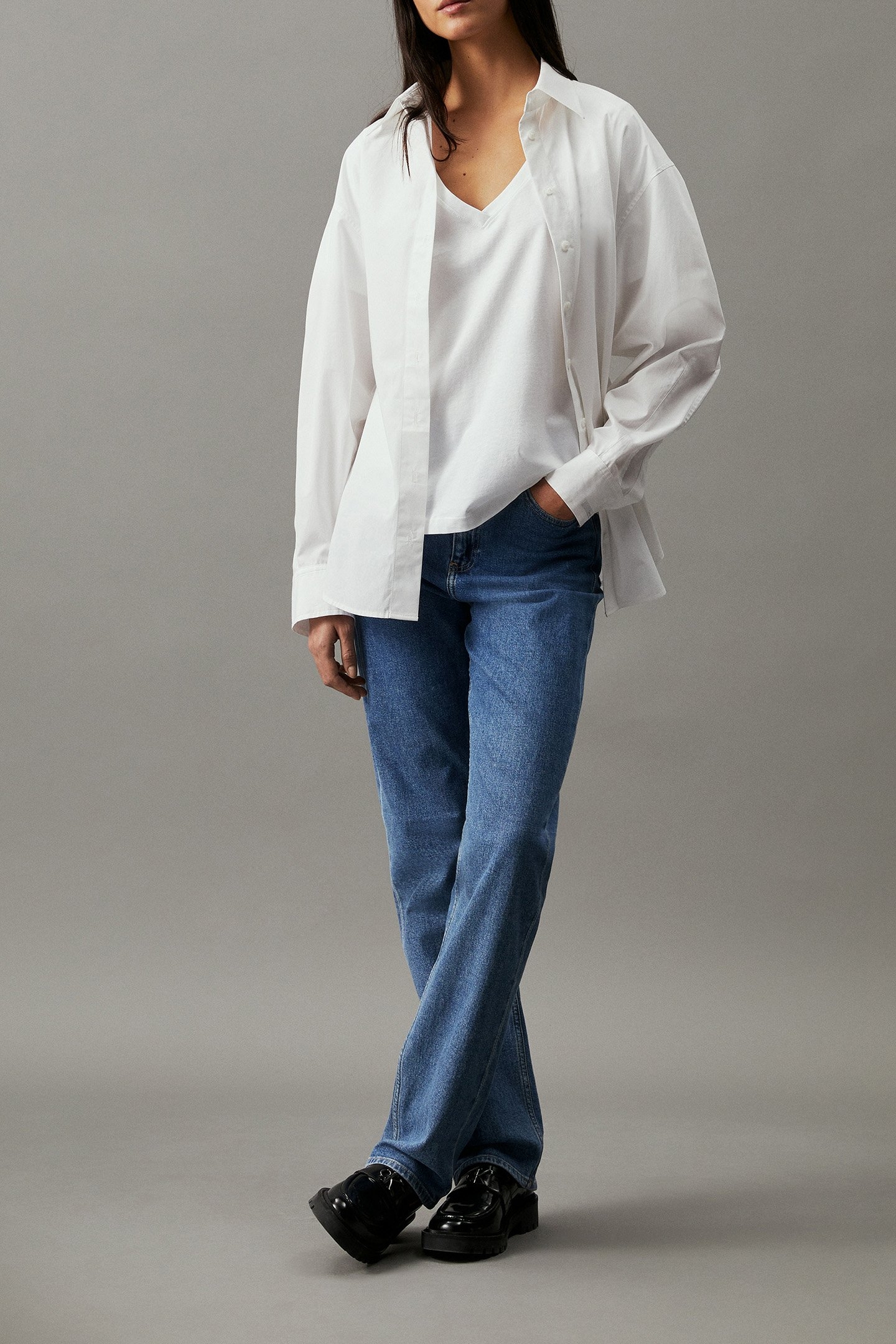 SMOOTH V-NECK T-SHIRT STANDARD FIT WHITE 4