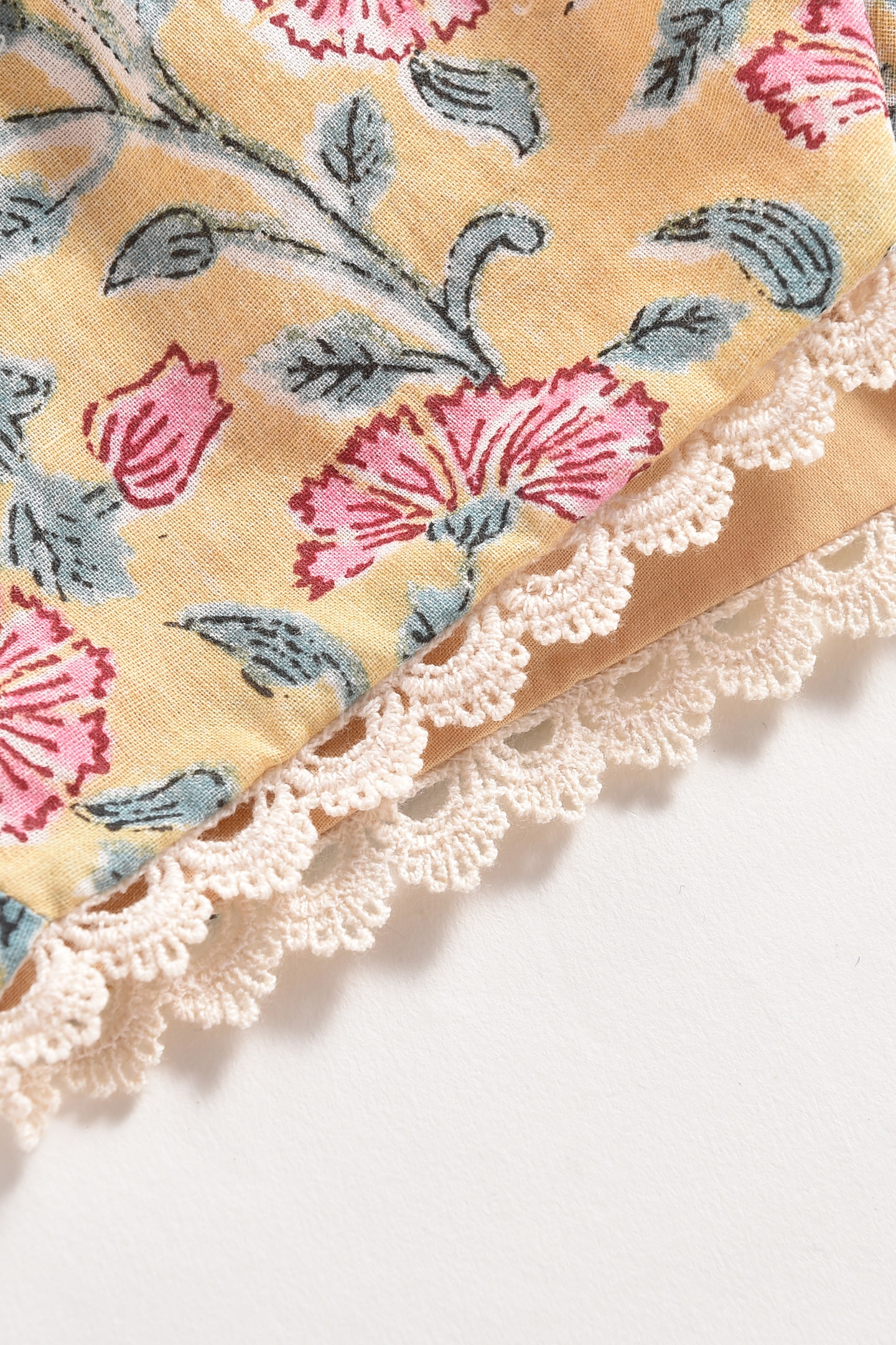 SHORTS VALLALOID LEMON FLOWERS 8