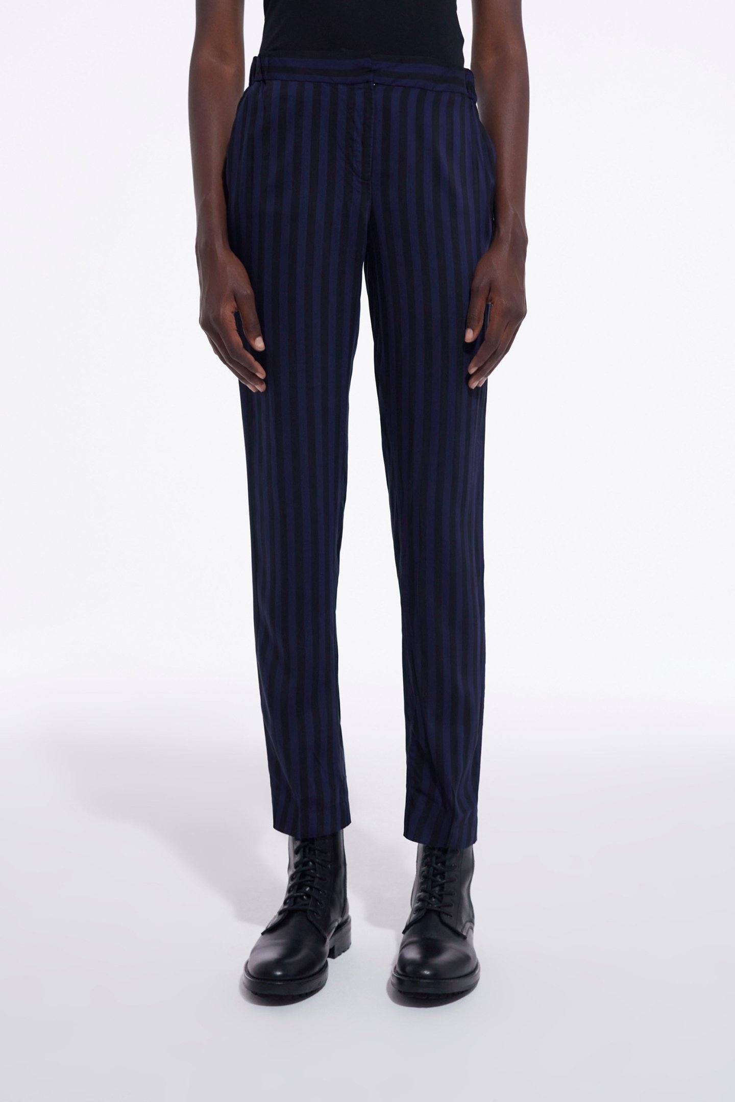 STRAIGHT FLOWING PANTS BLACK NAVY 1