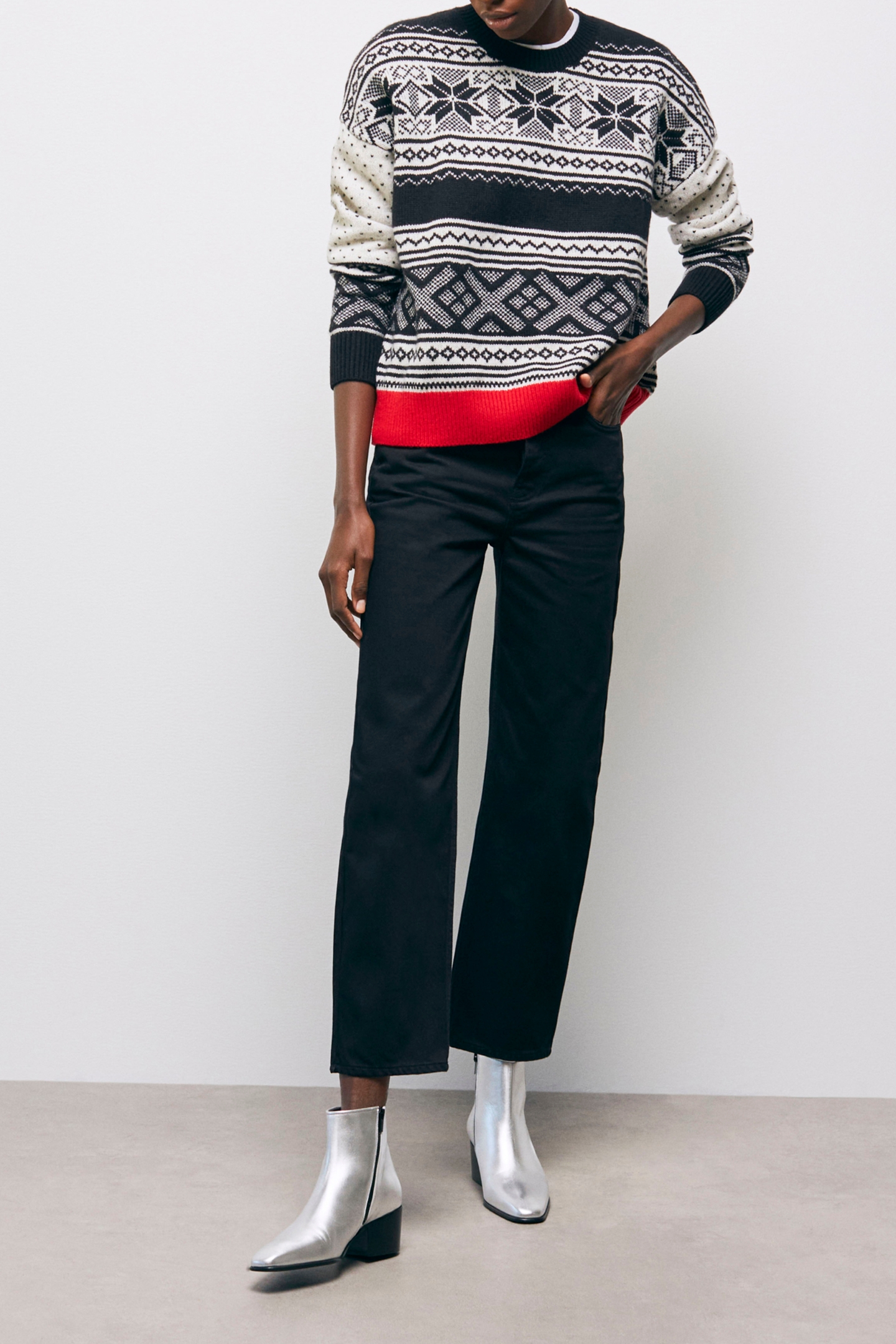 JACQUARD ROUND NECK SWEATER WITH CONTRAST RIB 4