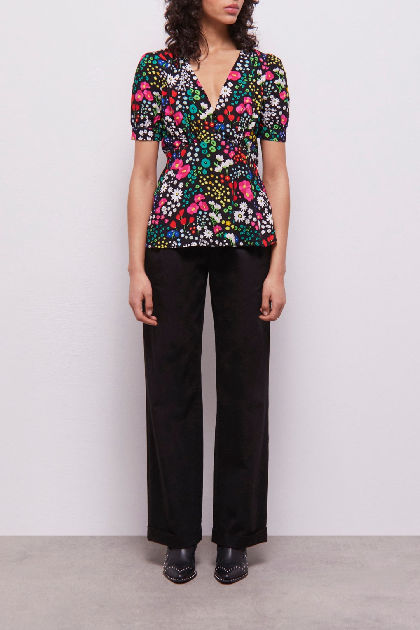 SHORT SLEEVE V-NECK TOP MULTICOLOR 2