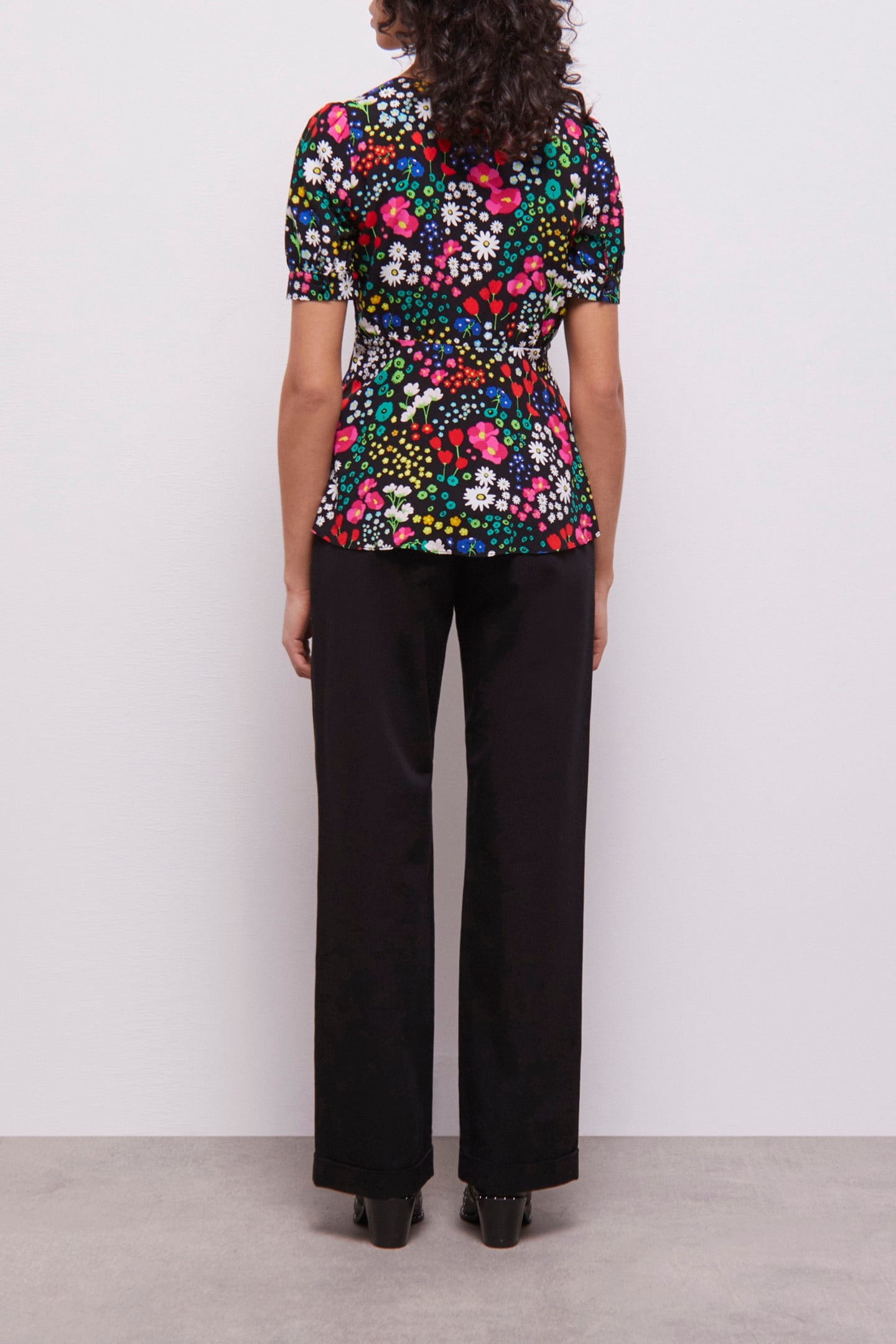 SHORT SLEEVE V-NECK TOP MULTICOLOR 3