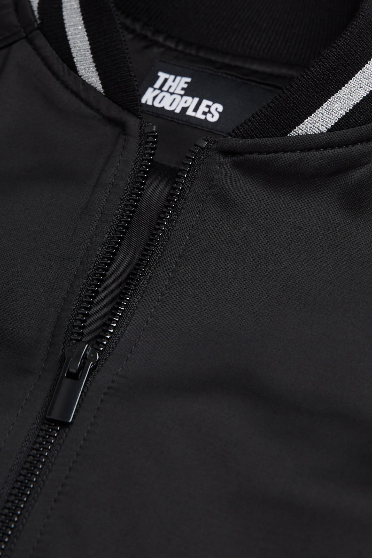 SWEAT ZIPPE DETAIL RIB BLACK 2
