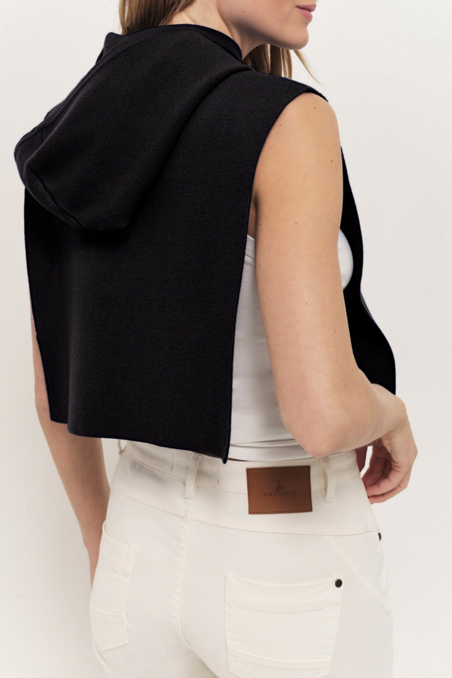 AXEN - BLACK KNITTED HOODED COLLAR 1