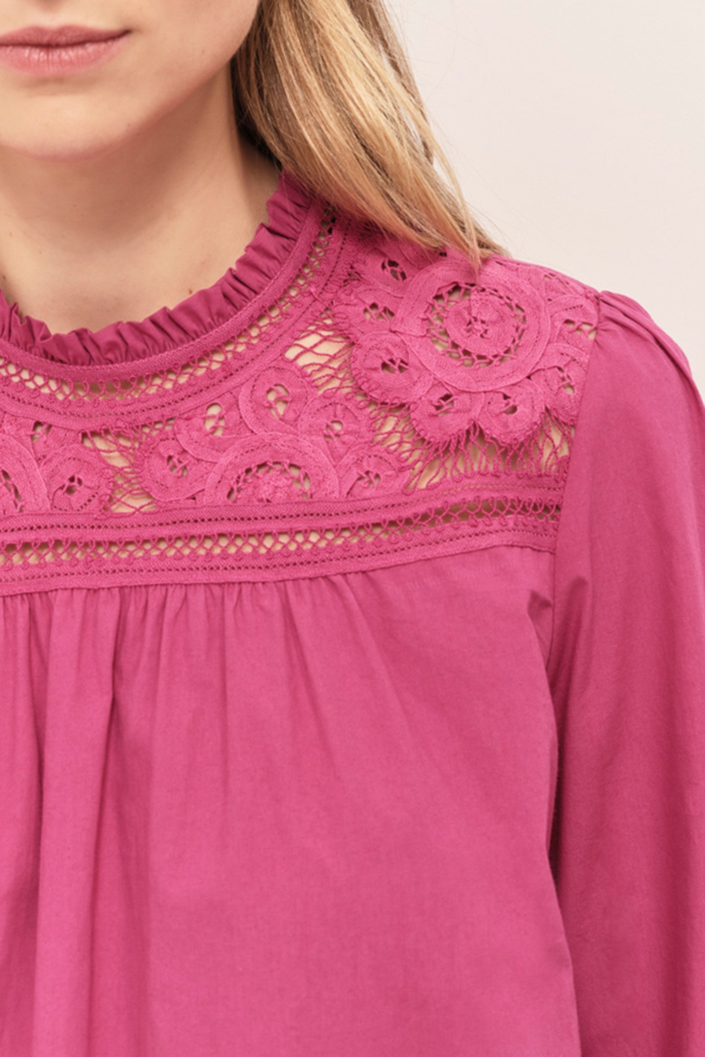 CRISTAL - FUCHSIA BLOUSE WITH RUFFLED COLLAR AND LACE 7