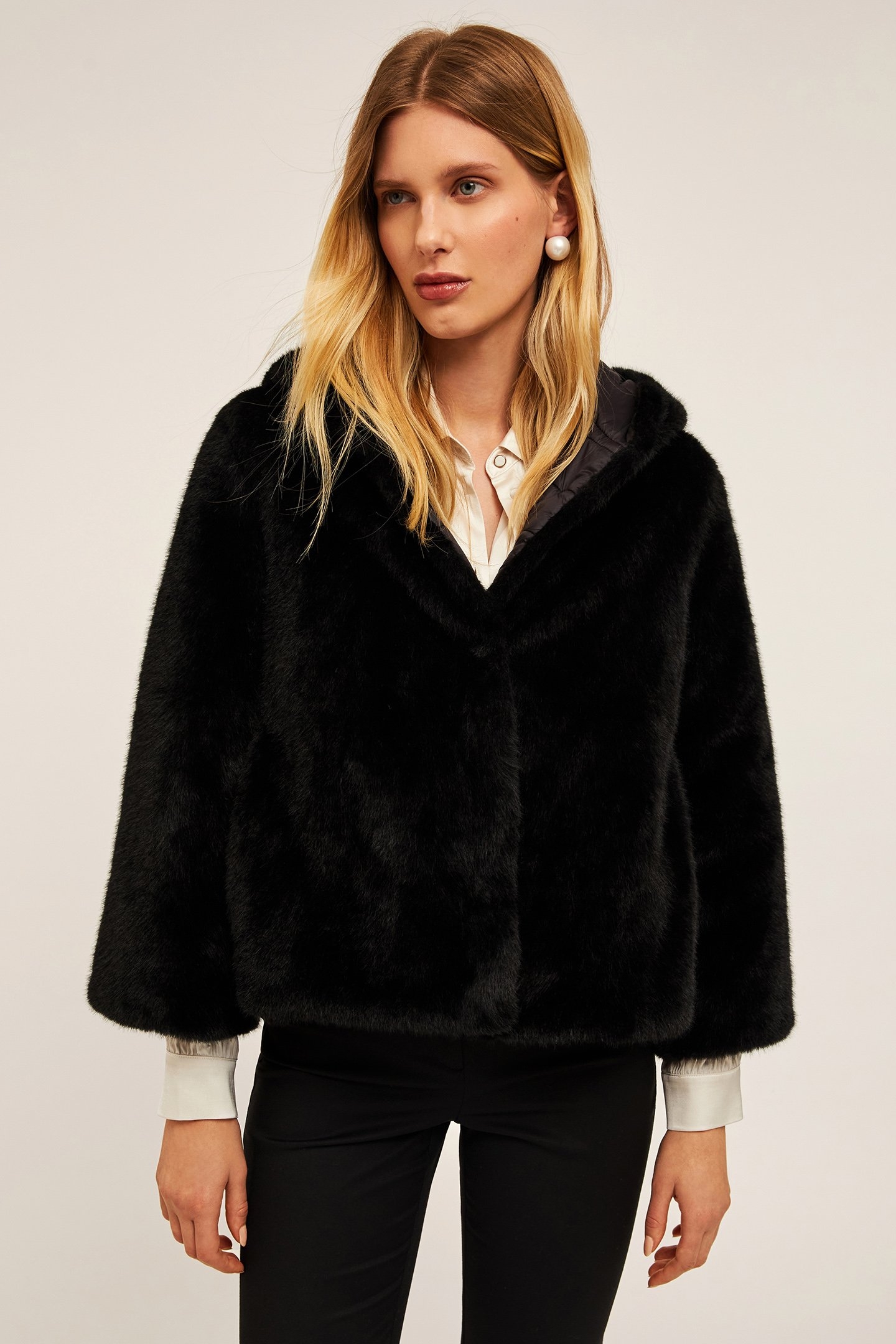 REVERSIBLE TEDDY CAPE WITH HOOD BLACK 1