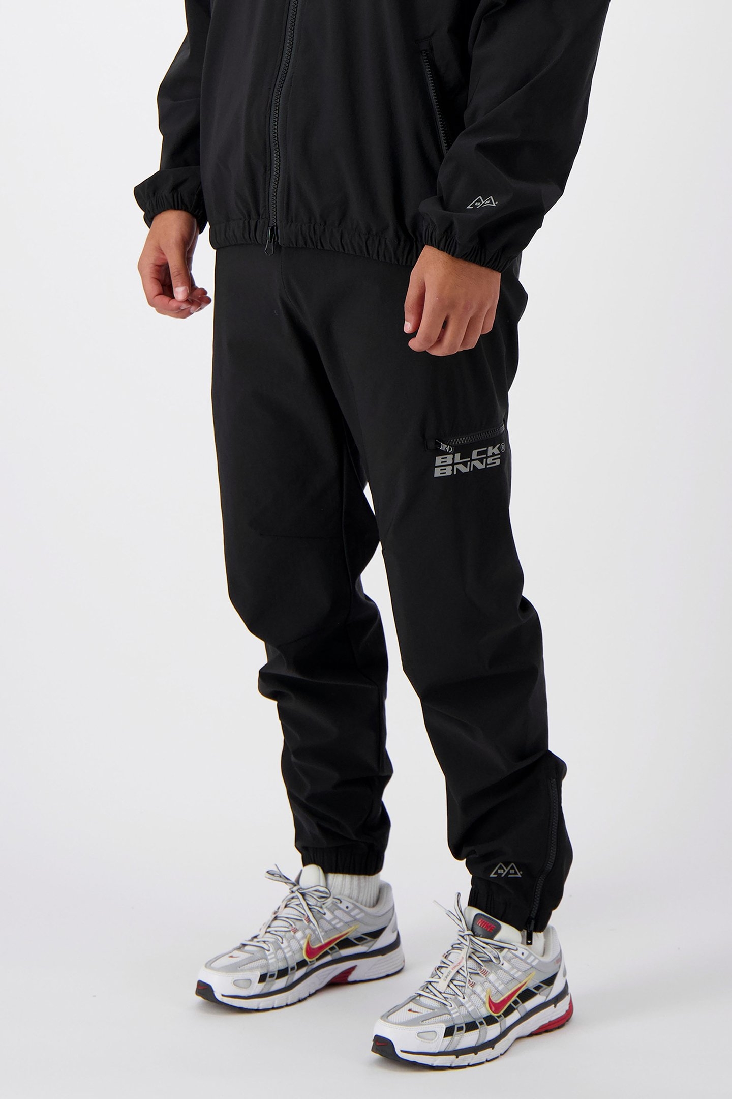 INITIAL TECH TRACKPANTS BLACK 1