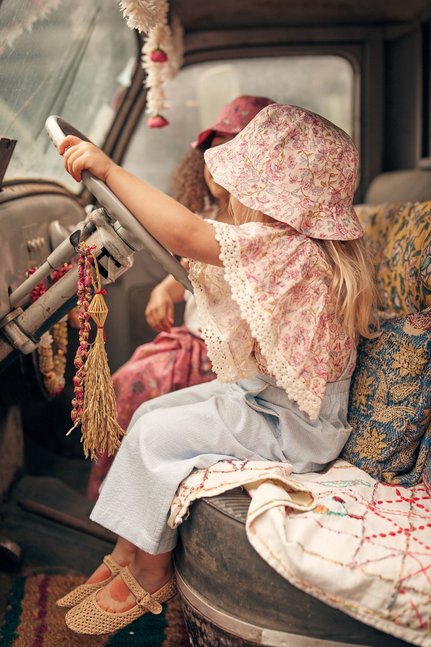 SUN HAT LAJIK CREAM PADMA MUDRA 3