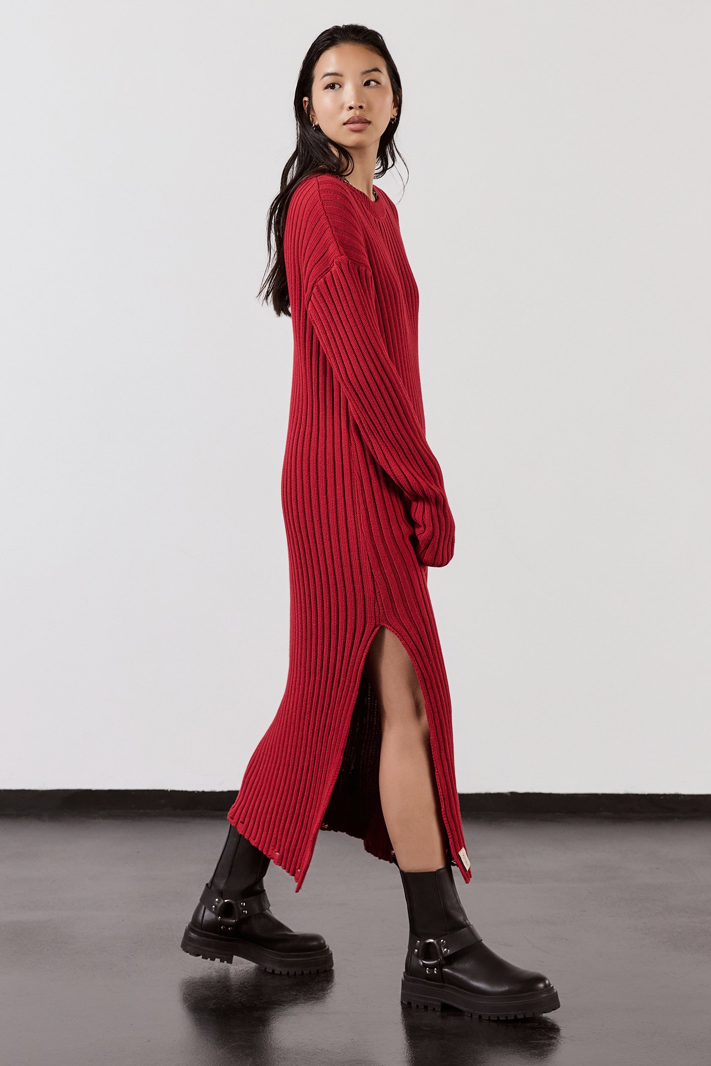 THE RED KNIT LONGSLEEVE DRESS 3