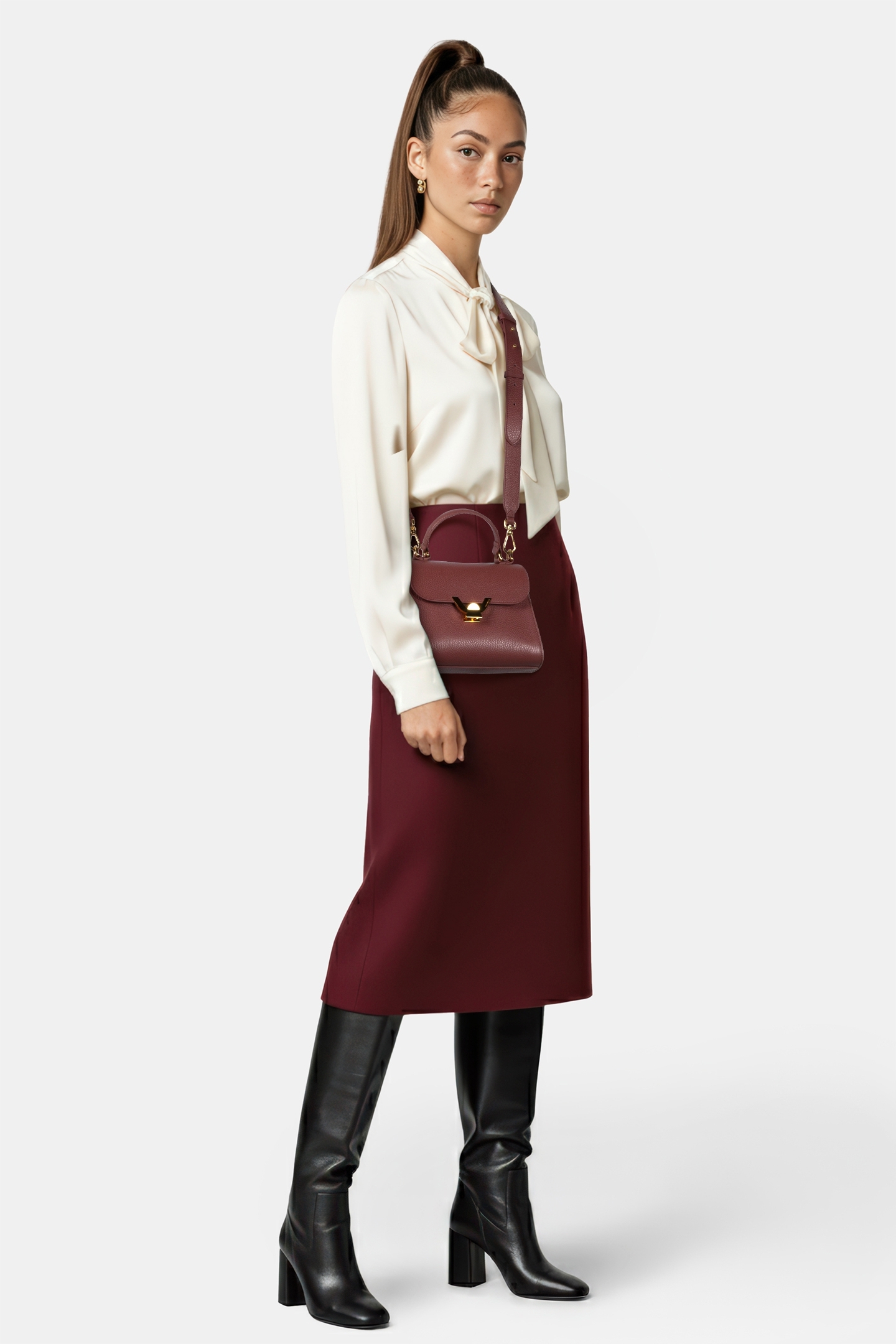 CROSS BODY BAG IN GRAINED LEATHER 2