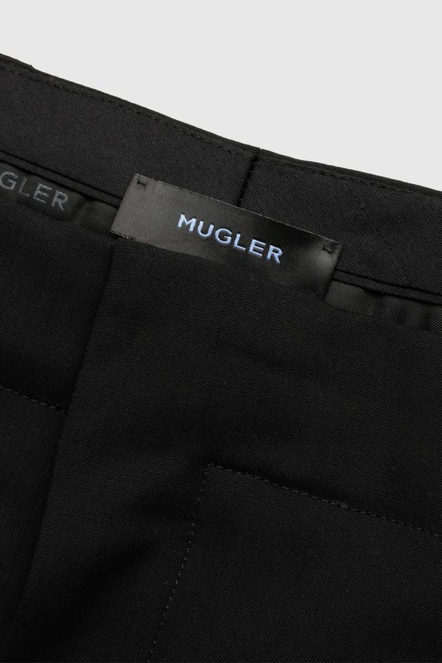 MUGLER – BERMUDA LONG SHORTS BLACK 3