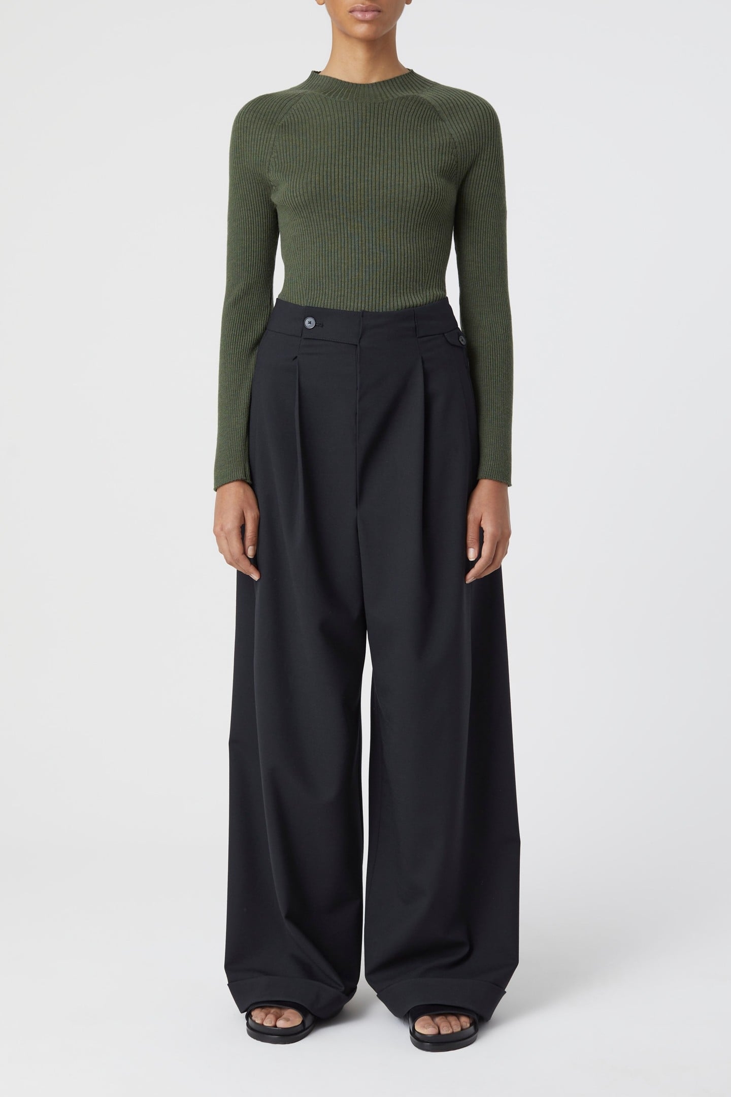 CREW NECK LONG SLEEVE KNITS ARMY GREEN 1