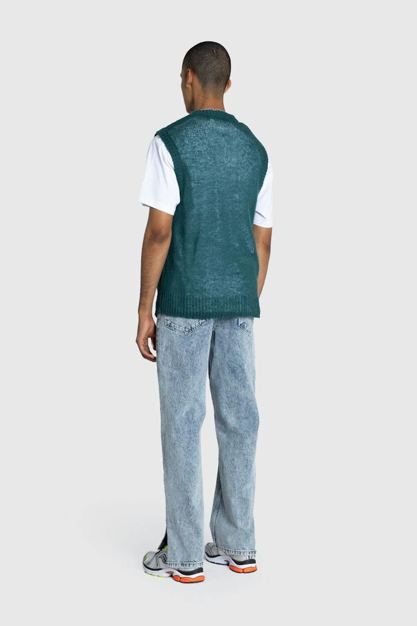 CAFÉ DE FLORE X HIGHSNOBIETY – SCRIPT SWEATER VEST GREEN 5