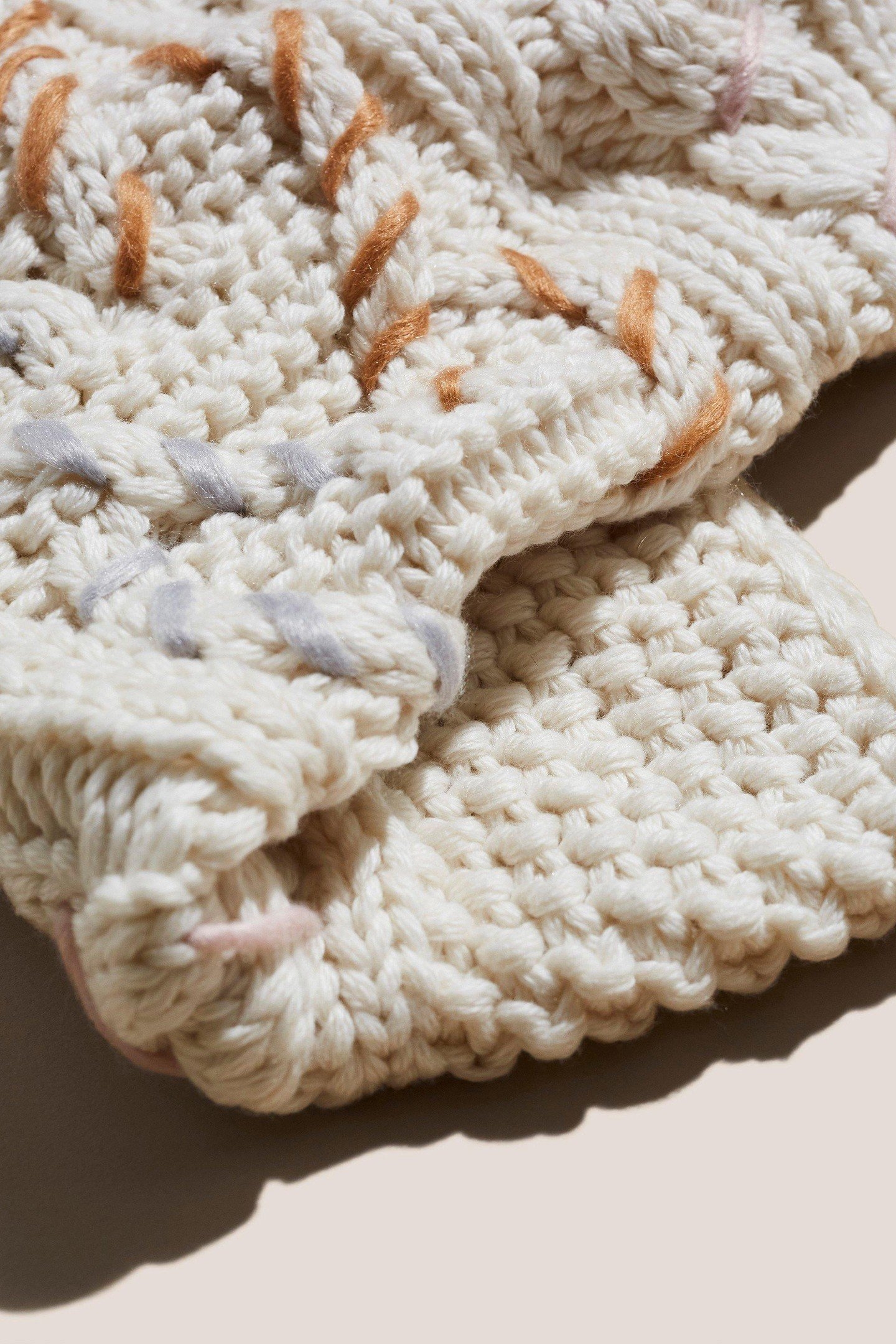 HEART CABLE STITCH SNOOD NATURAL MULTI 2