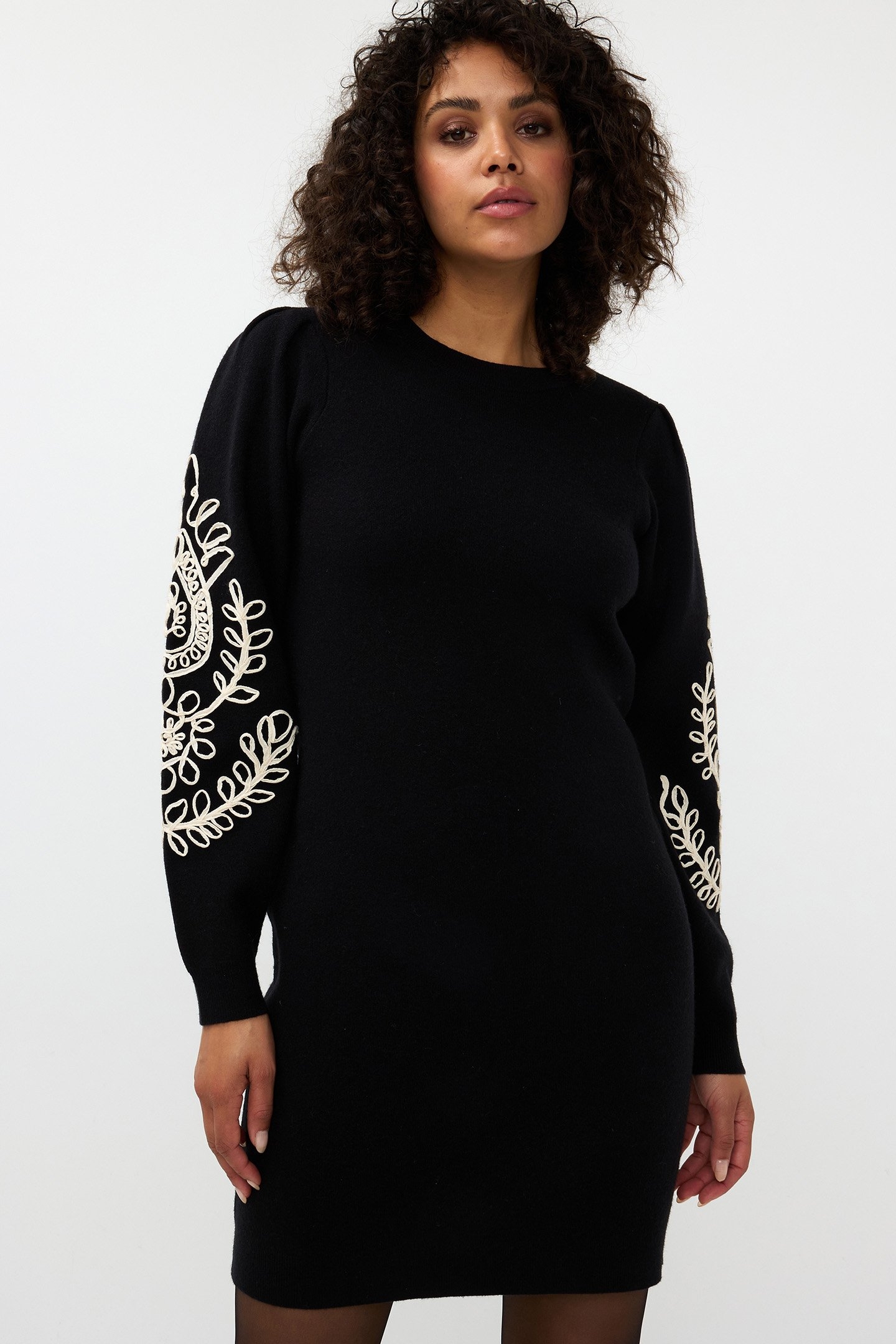 DRESS TAPE EMBROIDERY BLACK 1