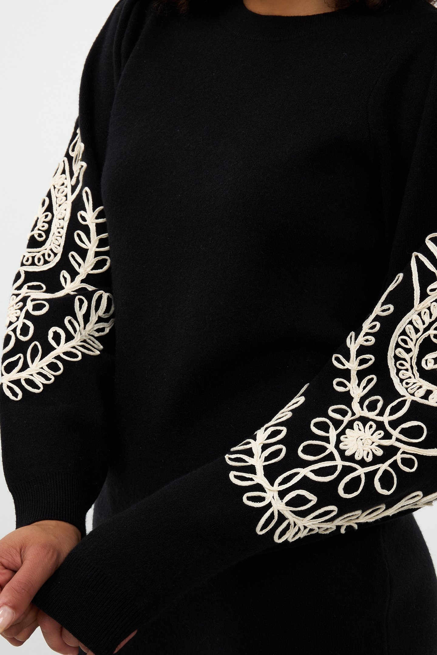 DRESS TAPE EMBROIDERY BLACK 6