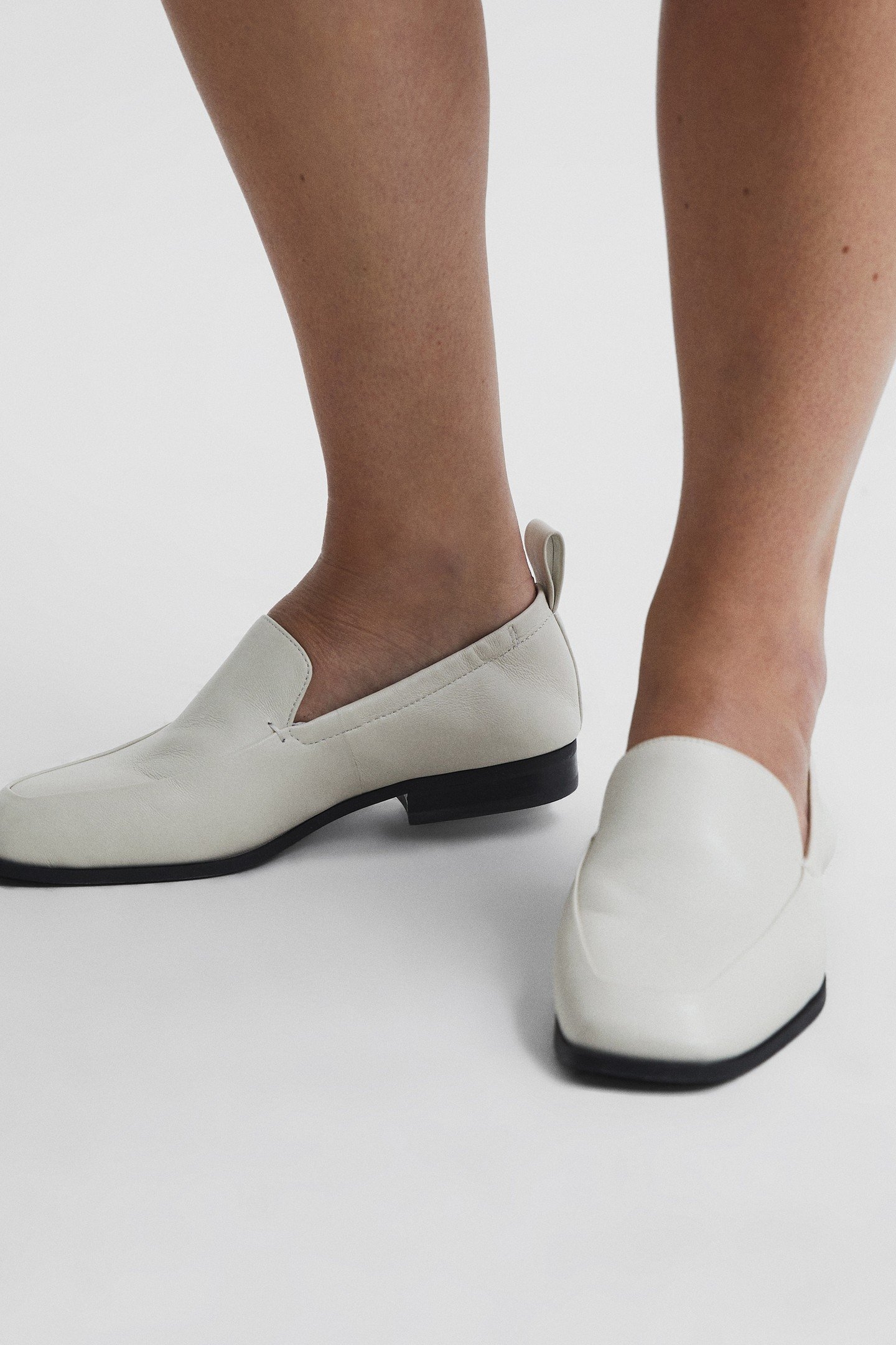 AINSLEY LOAFER OFF WHITE 2