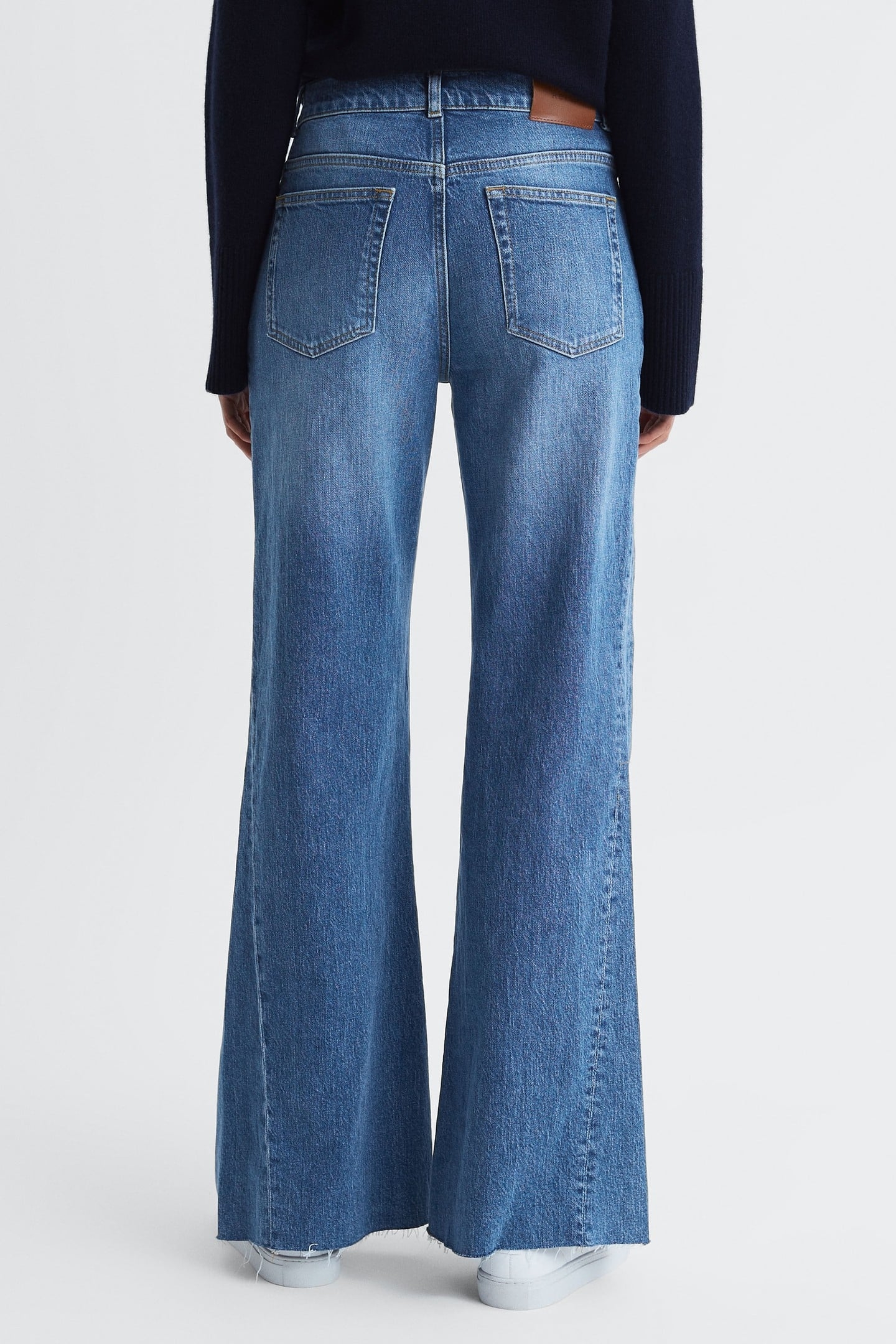 SIDE DETAIL FLARE JEAN MID BLUE 3