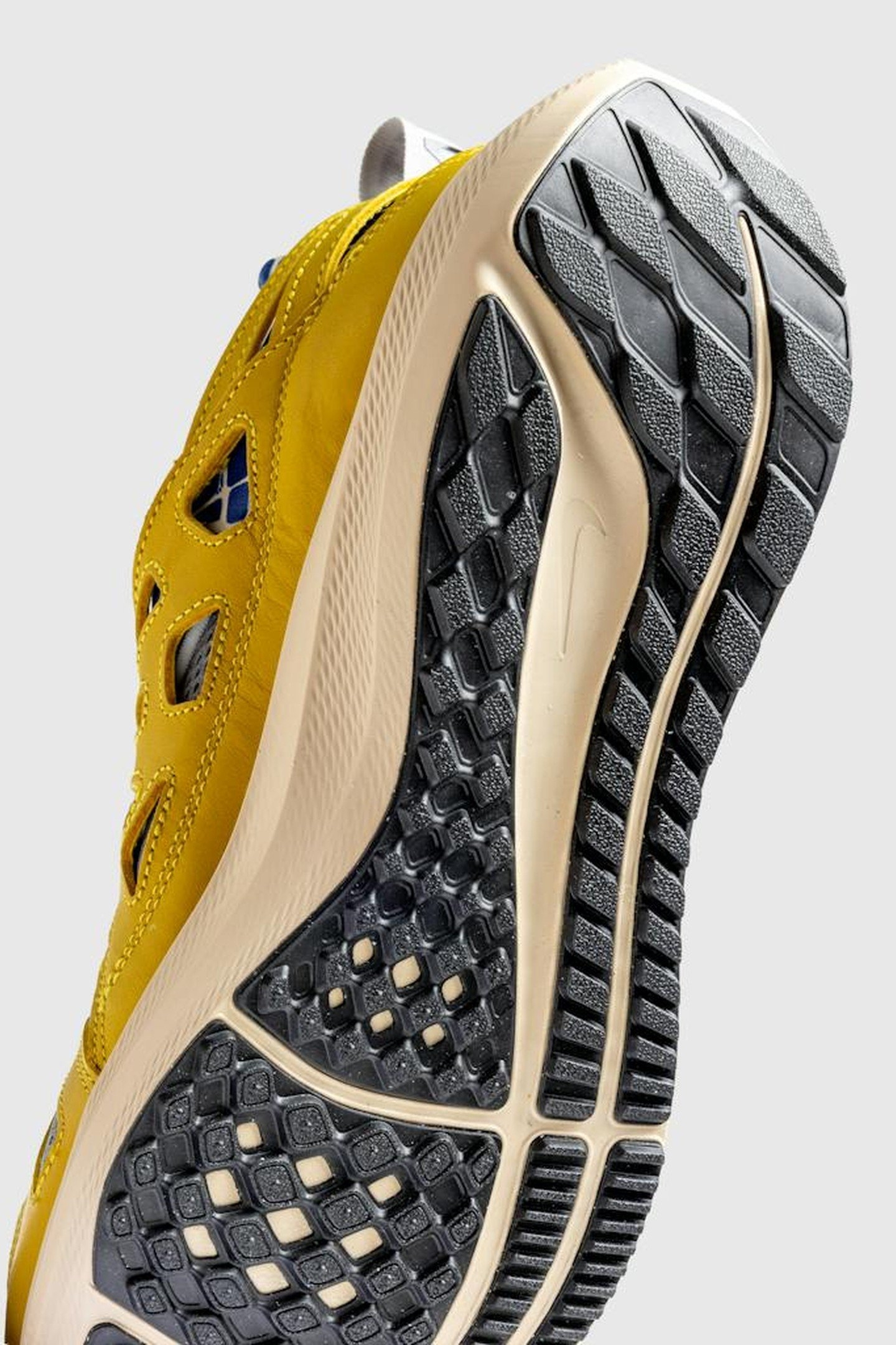 NIKE X PATTA – AIR HUARACHE 20Y24 SAFFRON QUARTZ/COOL GREY- 5