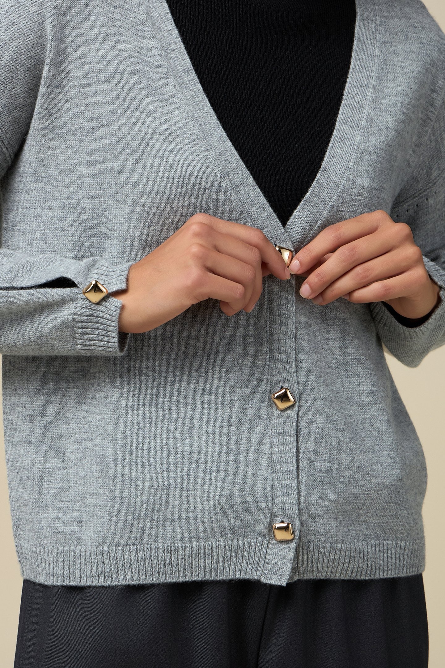 CASHMERE BLEND CARDIGAN WITH SQUARE BUTTONS GREY 4