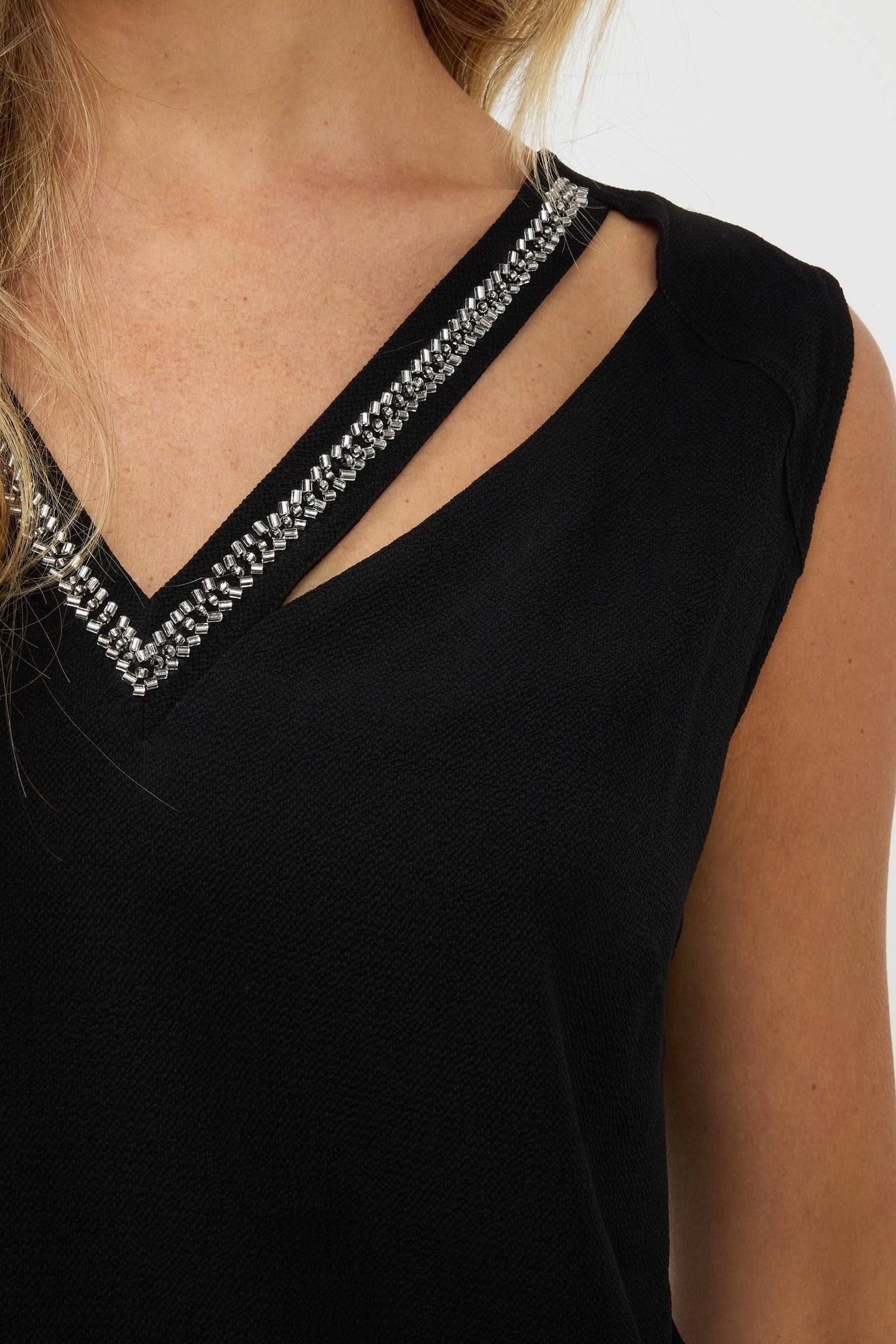 TOP FANCY BEADED NECKLINE BLACK 6